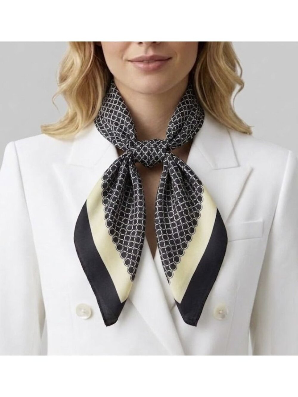 ❤️Silky Square Scarf Black Gold Geometric Chain Print Vintage Look wrap shawl❤️